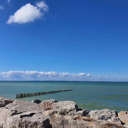 Au Bout De La Rue, La Mer Wifi Acces 24 Sur 24 Iptv Sangatte Exterior photo